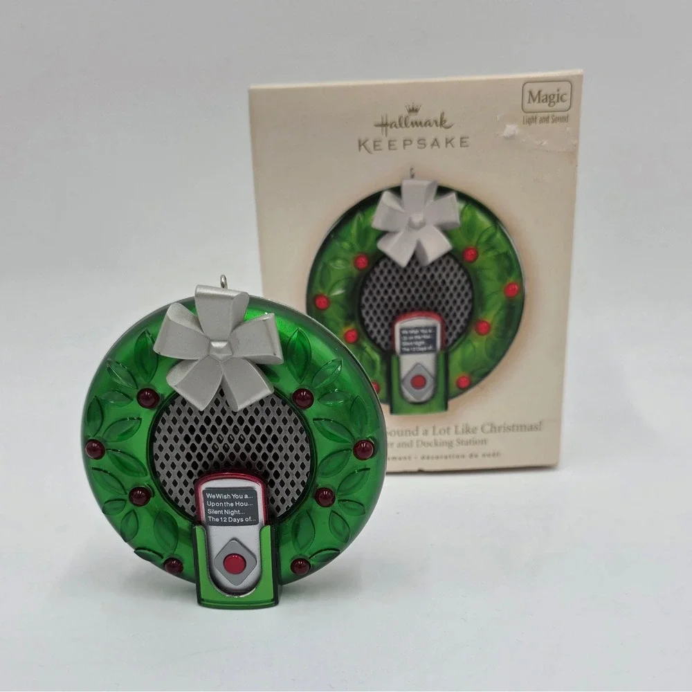 Hallmark Keepsake MP3 Player Station Christmas Ornament Light‎ Sound Magic
